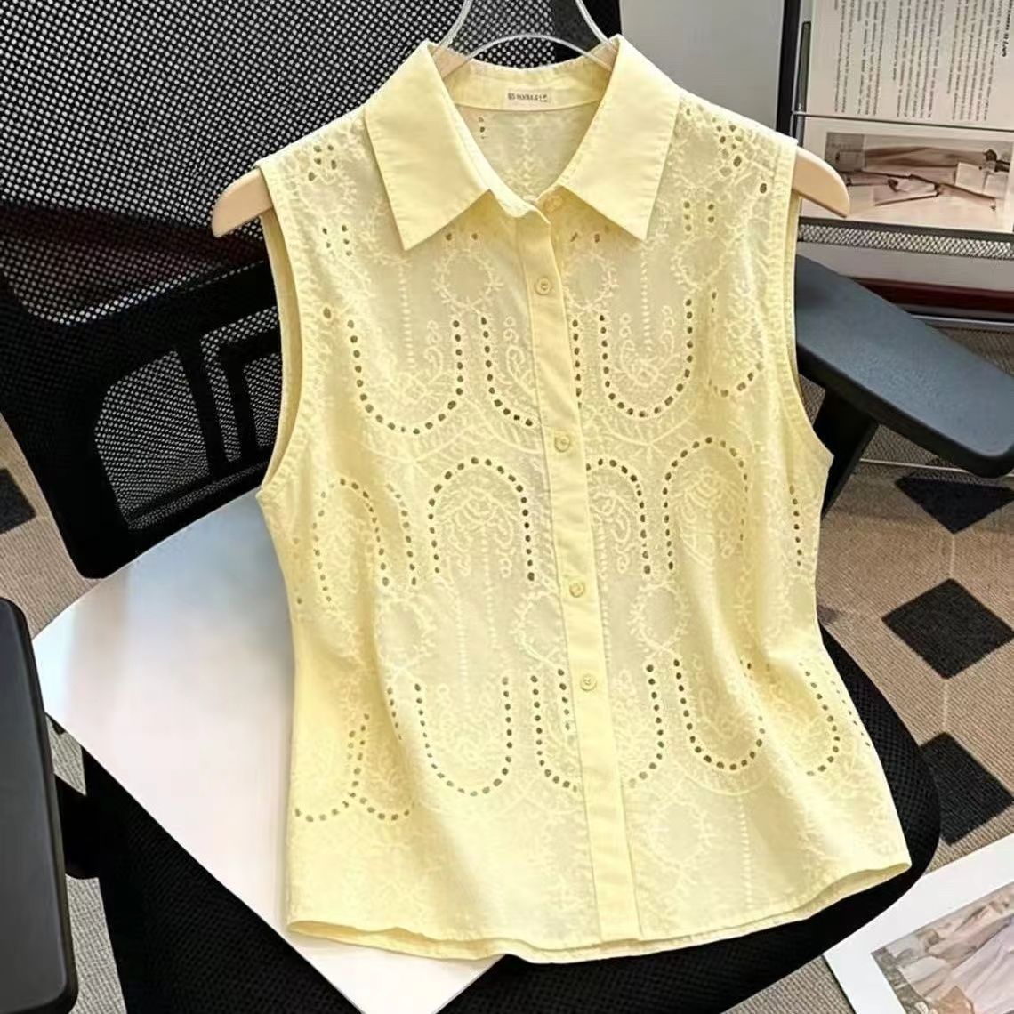 Summer Clothing Trends For Women - Słodka Bluzka Bez Rękawów z Guzikami,
